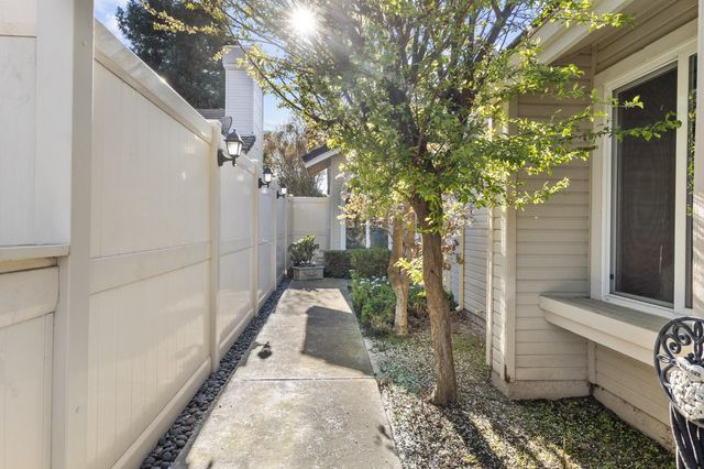 1153 Copper Lantern Ct, Modesto, CA 95355