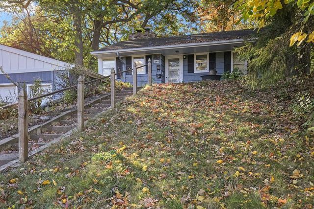 8015 Plymouth Avenue N, Golden Valley, MN 55427
