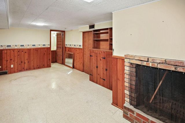8015 Plymouth Avenue N, Golden Valley, MN 55427