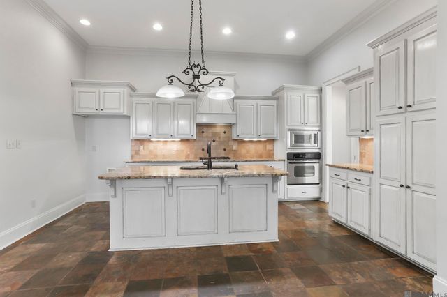 3291 St Ann Dr, Zachary, LA 70791