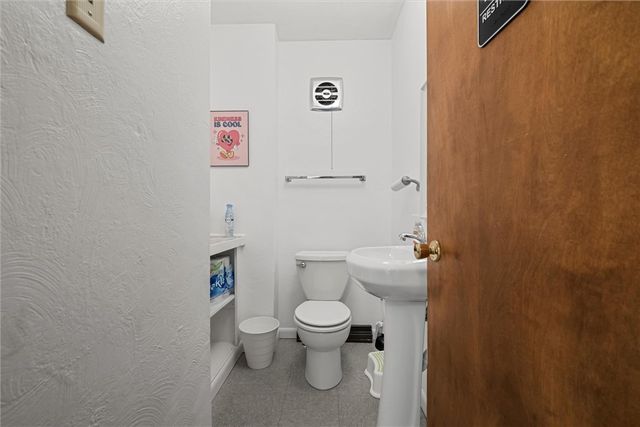 129 N Washington Street, City Of But Nw, PA 16001