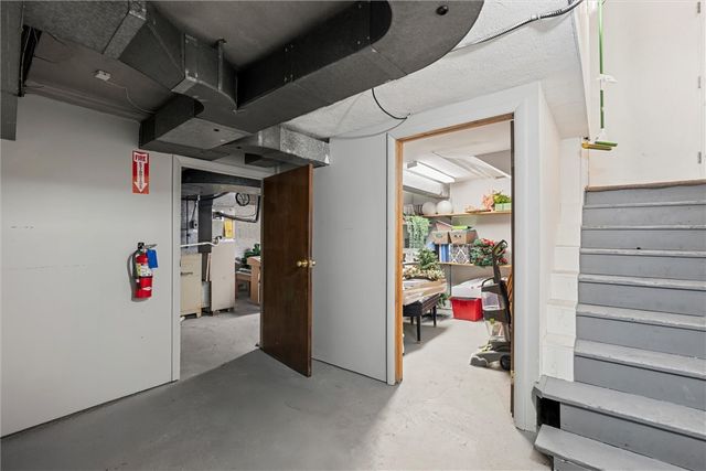 129 N Washington Street, City Of But Nw, PA 16001