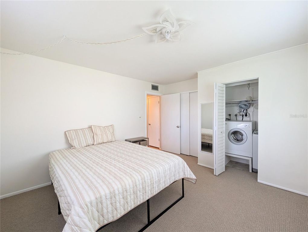 Image 15 of property listing at 5855 PALM LANE B21, Bradenton, FL 34207