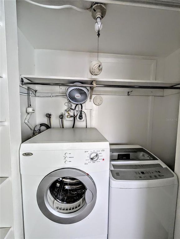 Image 18 of property listing at 5855 PALM LANE B21, Bradenton, FL 34207