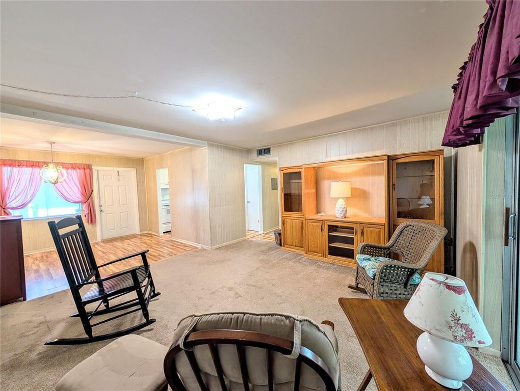 Image 9 of property listing at 5855 PALM LANE B21, Bradenton, FL 34207