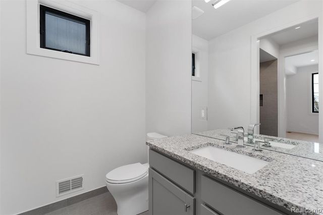 66 South Trail Court, Troy, MI 48083