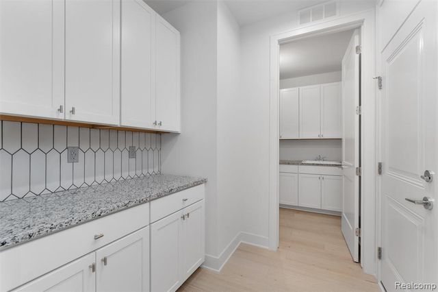 66 South Trail Court, Troy, MI 48083