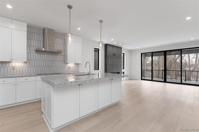 66 South Trail Court, Troy, MI 48083