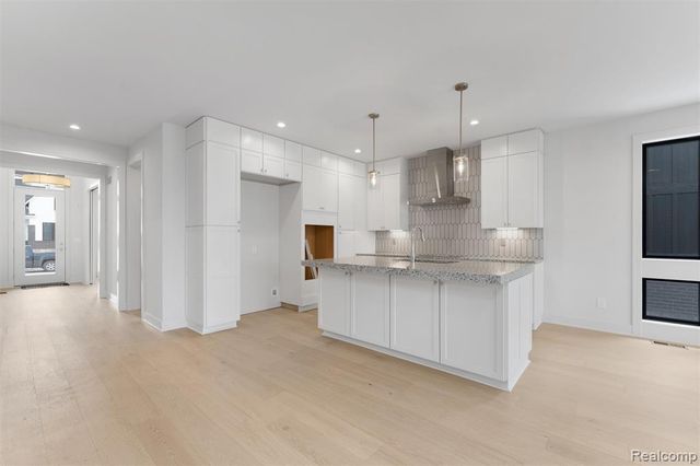 66 South Trail Court, Troy, MI 48083