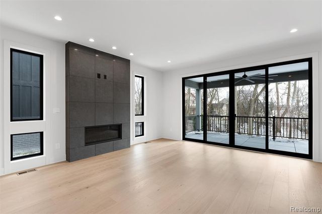 66 South Trail Court, Troy, MI 48083