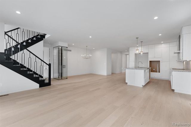 66 South Trail Court, Troy, MI 48083