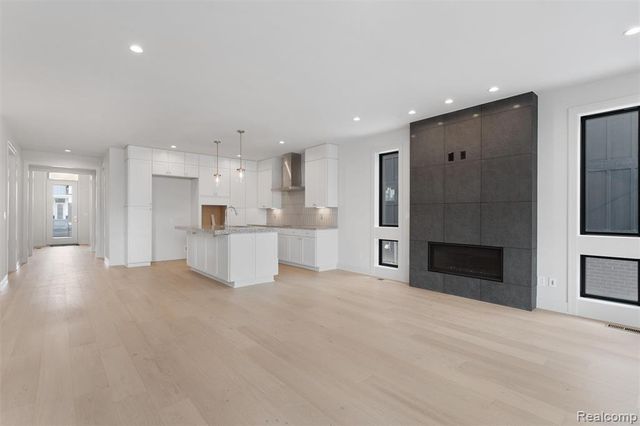 66 South Trail Court, Troy, MI 48083