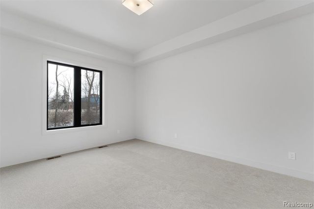 66 South Trail Court, Troy, MI 48083