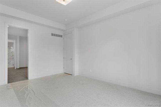 66 South Trail Court, Troy, MI 48083