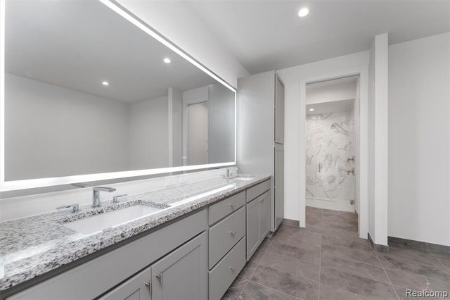 66 South Trail Court, Troy, MI 48083