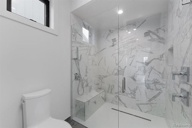 66 South Trail Court, Troy, MI 48083