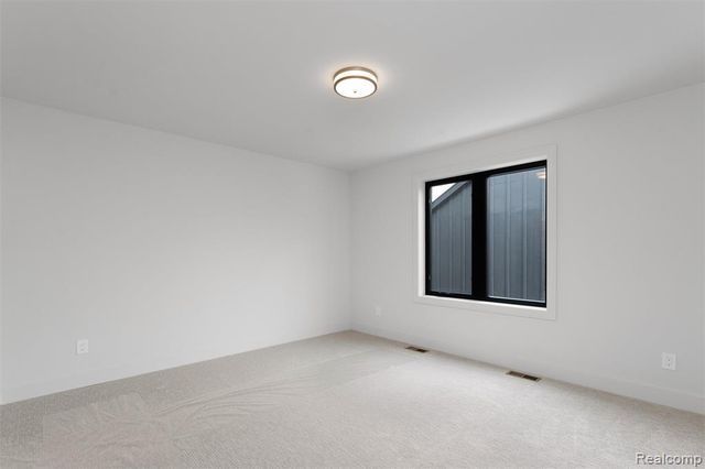 66 South Trail Court, Troy, MI 48083