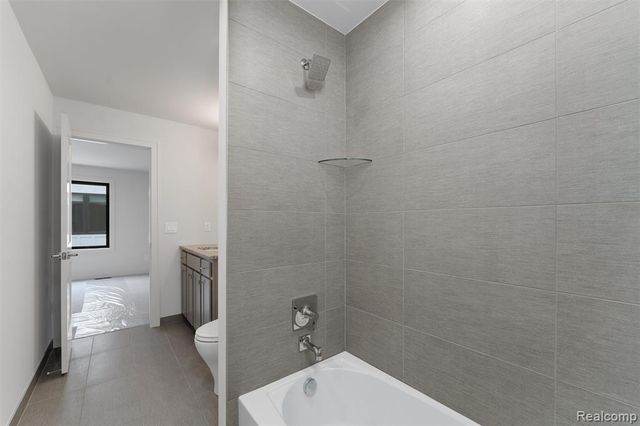 66 South Trail Court, Troy, MI 48083