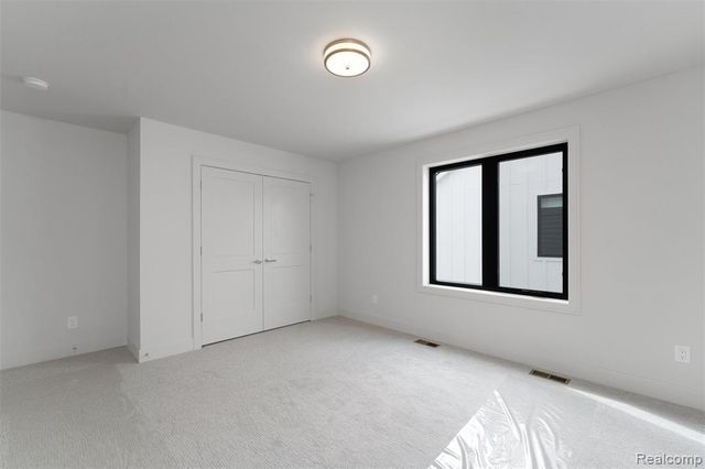 66 South Trail Court, Troy, MI 48083