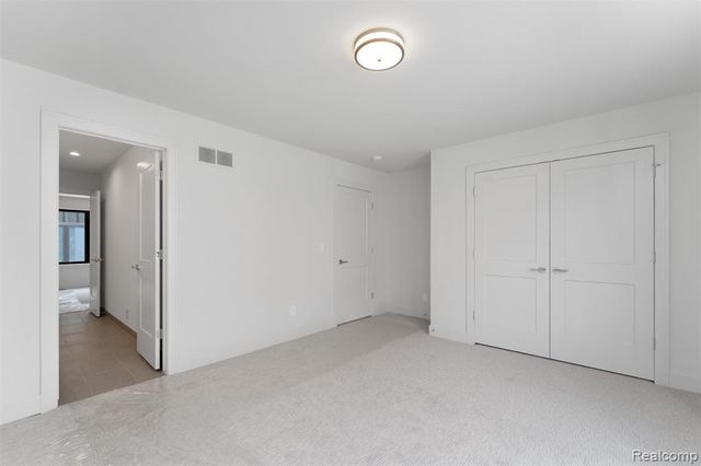 66 South Trail Court, Troy, MI 48083