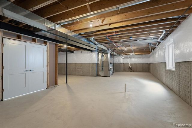 66 South Trail Court, Troy, MI 48083