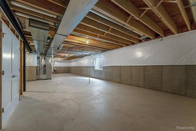 66 South Trail Court, Troy, MI 48083