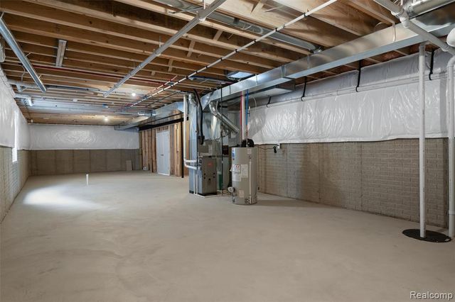 66 South Trail Court, Troy, MI 48083