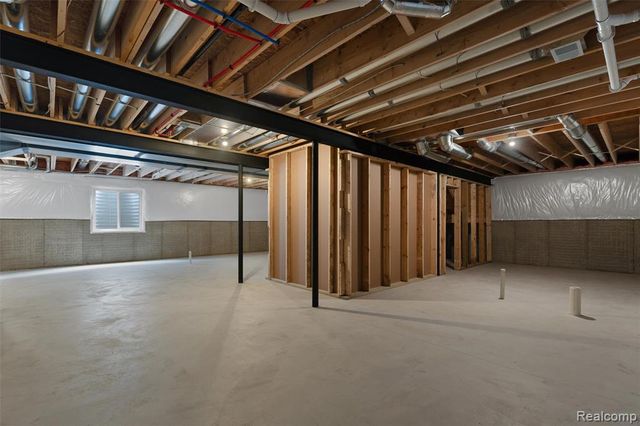 66 South Trail Court, Troy, MI 48083