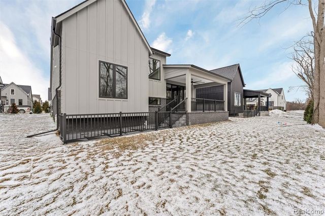 66 South Trail Court, Troy, MI 48083