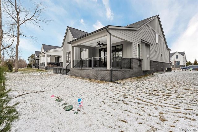 66 South Trail Court, Troy, MI 48083