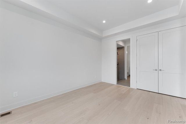 66 South Trail Court, Troy, MI 48083