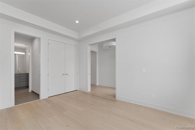 66 South Trail Court, Troy, MI 48083