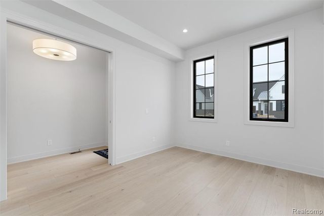 66 South Trail Court, Troy, MI 48083