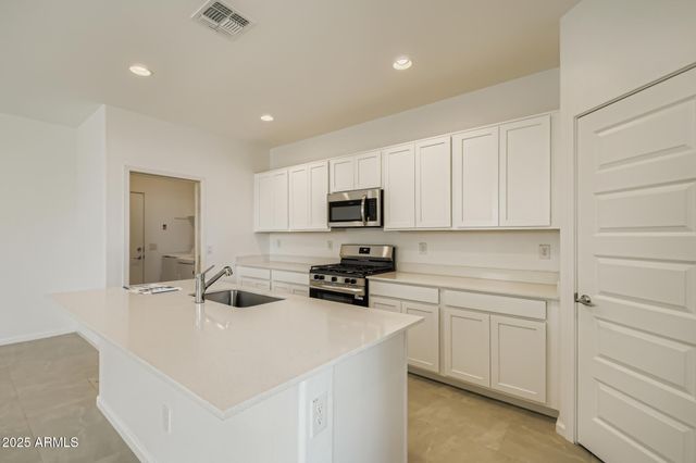 9731 W WELDON Avenue, Phoenix, AZ 85037