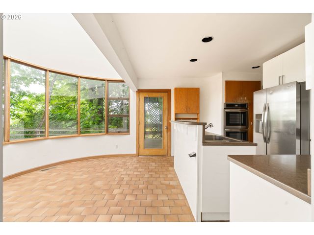 3453 Nw RALEIGH St, Portland, OR 97210
