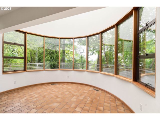 3453 Nw RALEIGH St, Portland, OR 97210