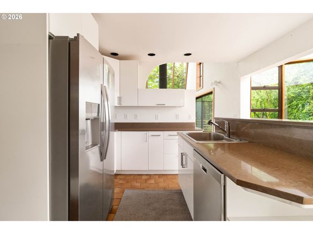 3453 Nw RALEIGH St, Portland, OR 97210