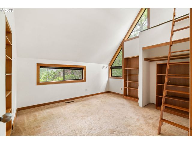 3453 Nw RALEIGH St, Portland, OR 97210