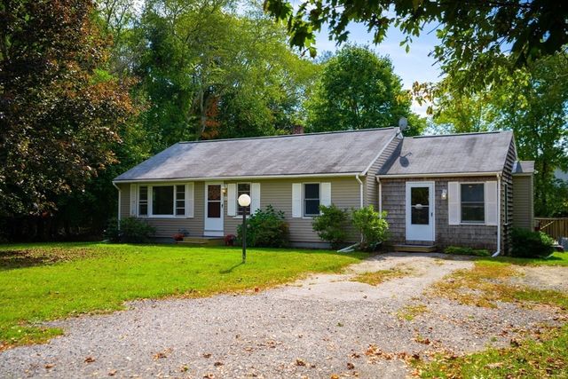 8 Clayton Rd, Middleboro, MA 02346