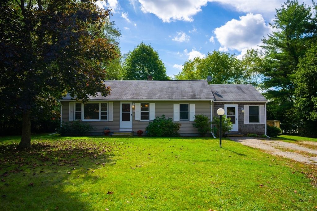 8 Clayton Rd, Middleboro, MA 02346