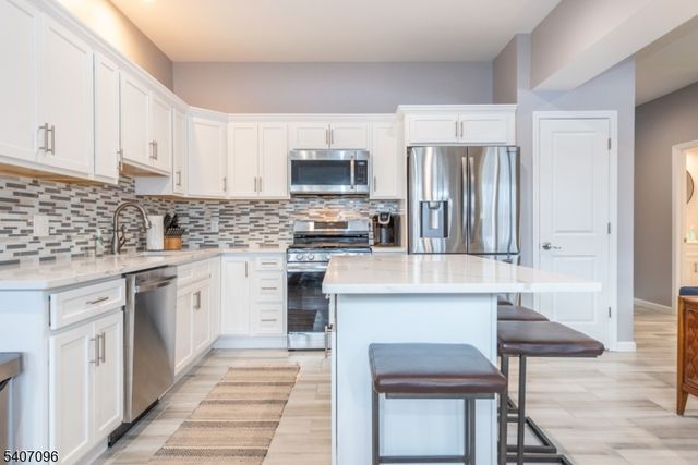165 Lakeside Rd 6, West Milford Twp., NJ 07421