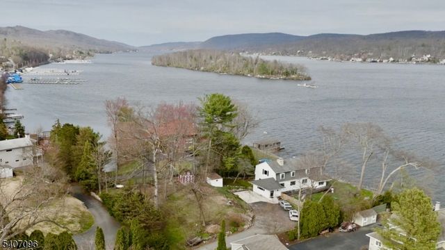 165 Lakeside Rd 6, West Milford Twp., NJ 07421