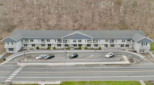 165 Lakeside Rd 6, West Milford Twp., NJ 07421
