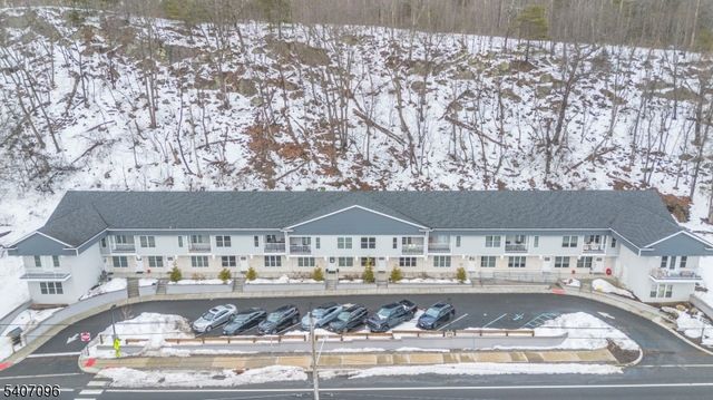 165 Lakeside Rd 6, West Milford Twp., NJ 07421