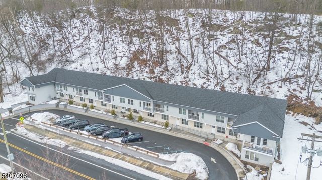 165 Lakeside Rd 6, West Milford Twp., NJ 07421