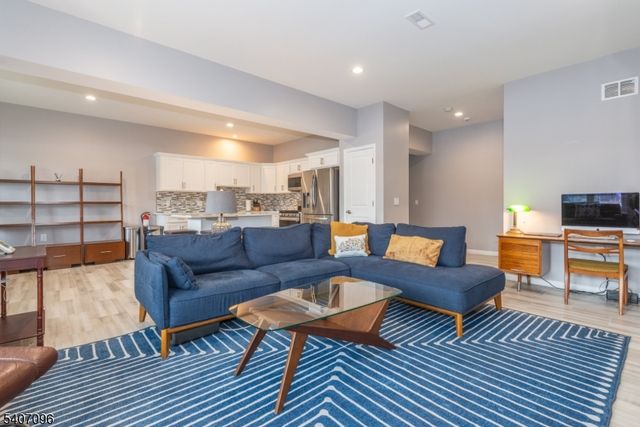 165 Lakeside Rd 6, West Milford Twp., NJ 07421
