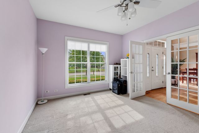 1790 Queensport Drive, Crystal Lake, IL 60014
