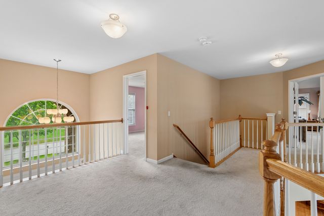 1790 Queensport Drive, Crystal Lake, IL 60014