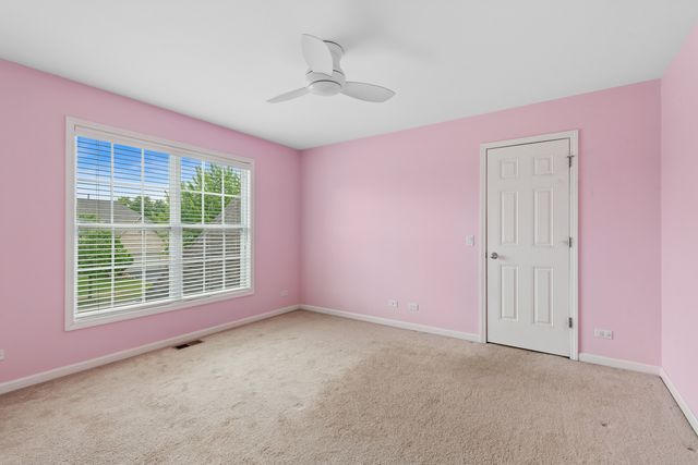 1790 Queensport Drive, Crystal Lake, IL 60014
