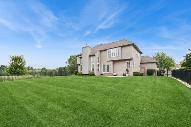 1790 Queensport Drive, Crystal Lake, IL 60014
